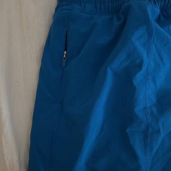 Lululemon EUC Hotty Hot short 4” - Picture 2 of 4